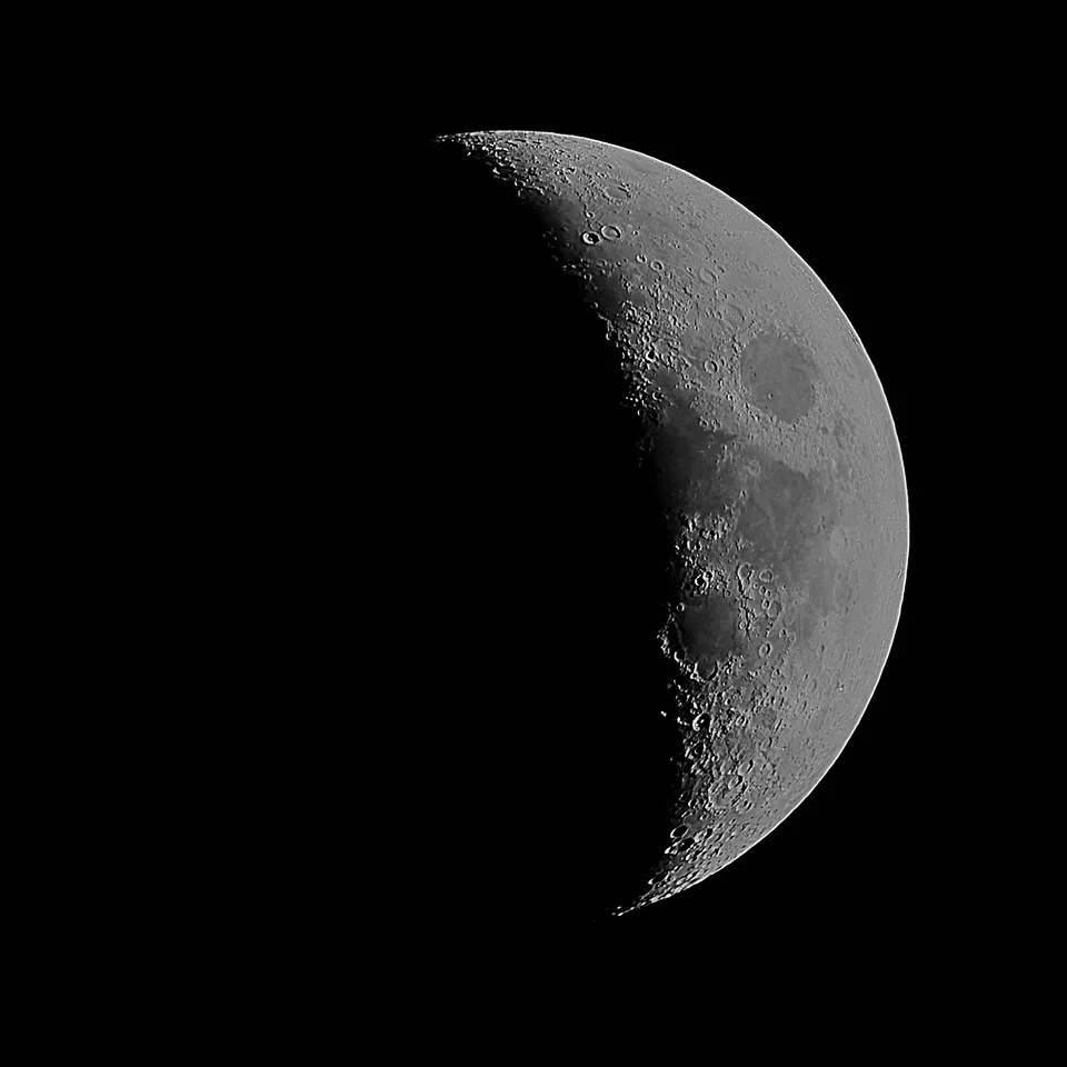 The Moon (30% Illumination): astrophotograph by Pete Lawrence