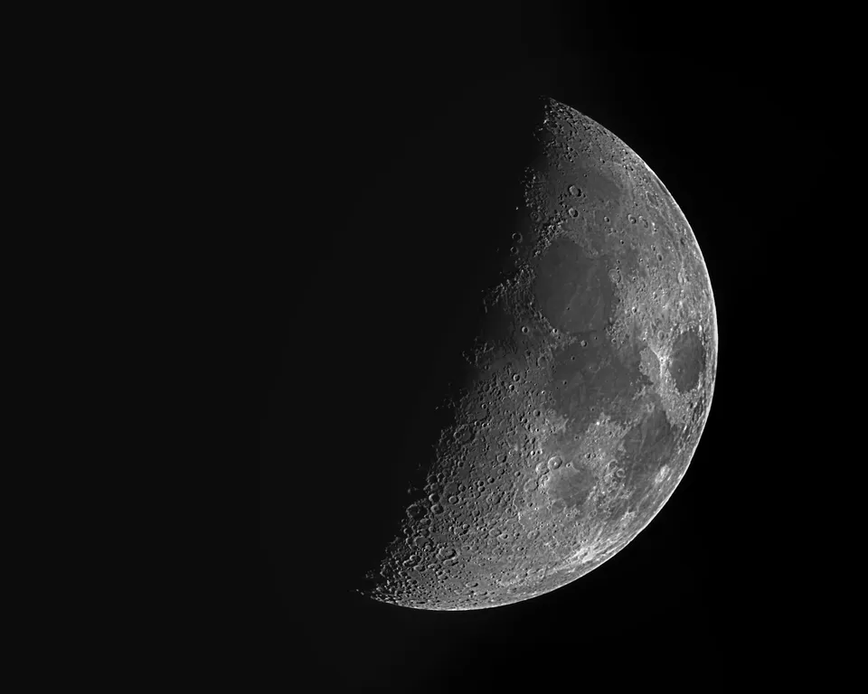 The Moon (47% Illumination): astrophotograph by Pete Lawrence