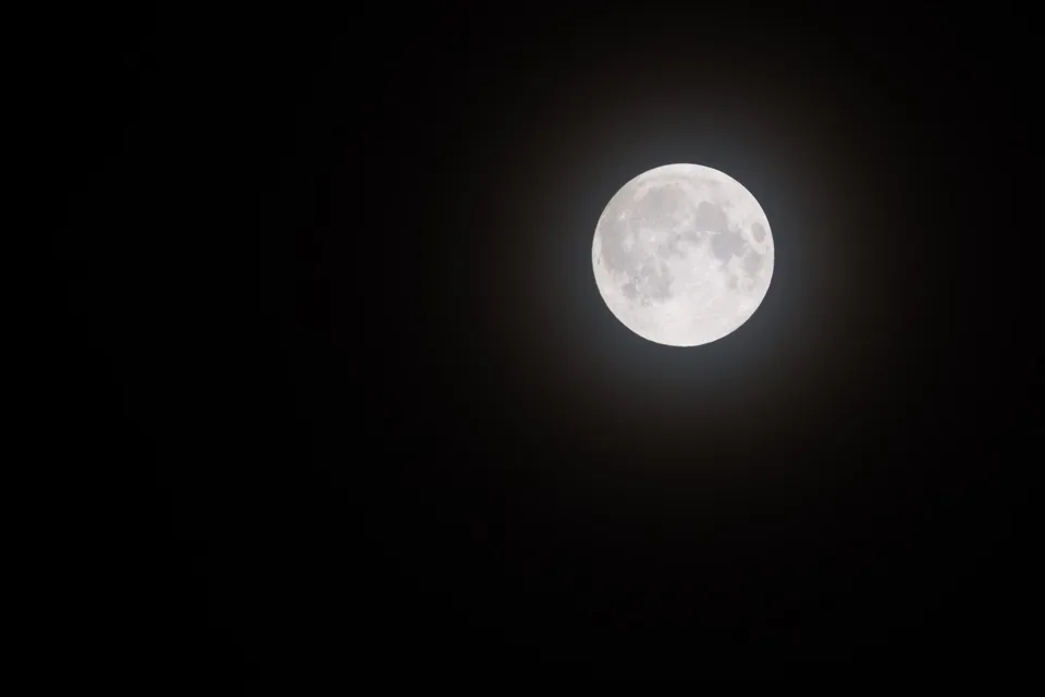 The Moon (92% Illumination): astrophotograph by Pete Lawrence