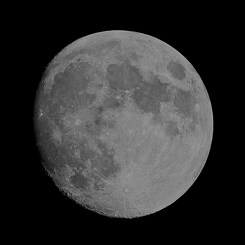 The Moon (95% Illumination): astrophotograph by Pete Lawrence