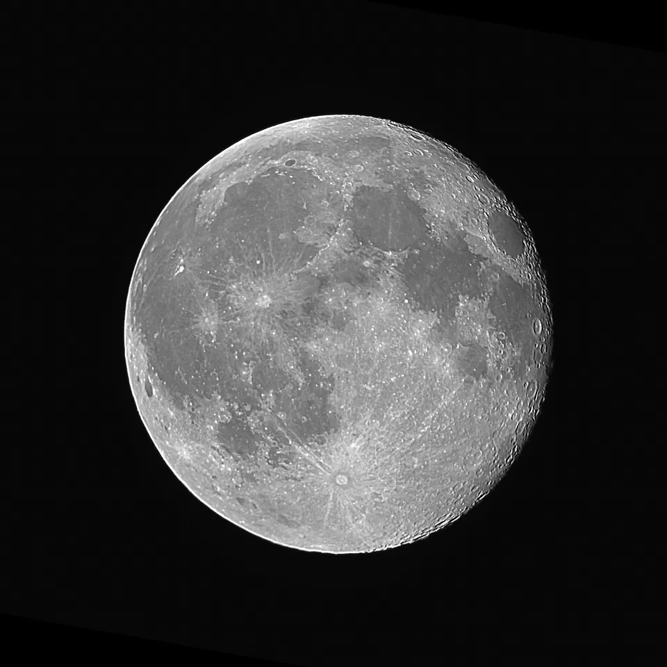 The Moon (95% Illumination): astrophotograph by Pete Lawrence